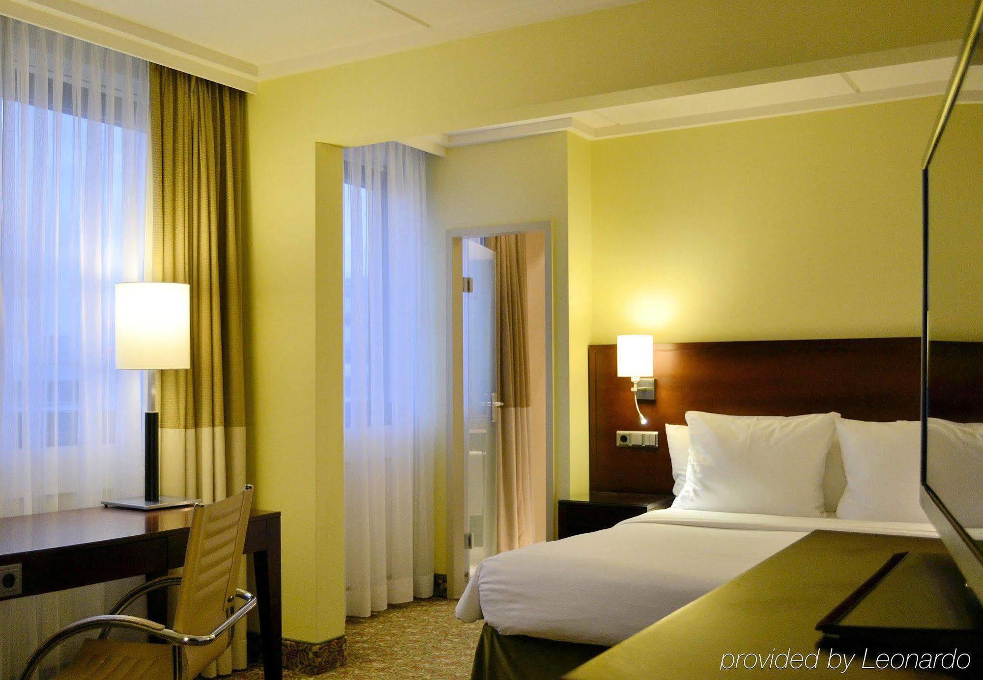 Courtyard By Marriott Duesseldorf Seestern Esterno foto